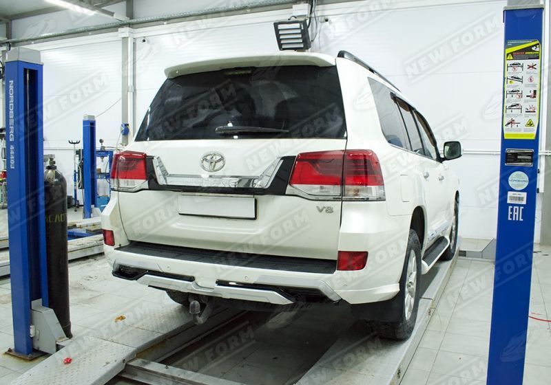 Обвес LIMGENE белый перламутр Toyota Land Cruiser 200 рестайлинг