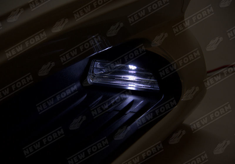 Пороги с подсветкой белый перламутр Toyota Land Cruiser 200 2012-2015