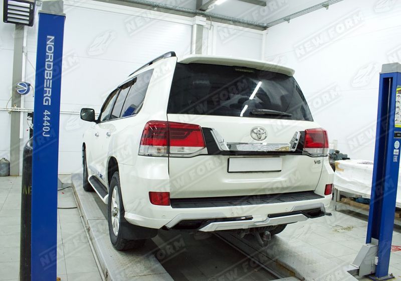 Обвес LIMGENE белый перламутр Toyota Land Cruiser 200 рестайлинг